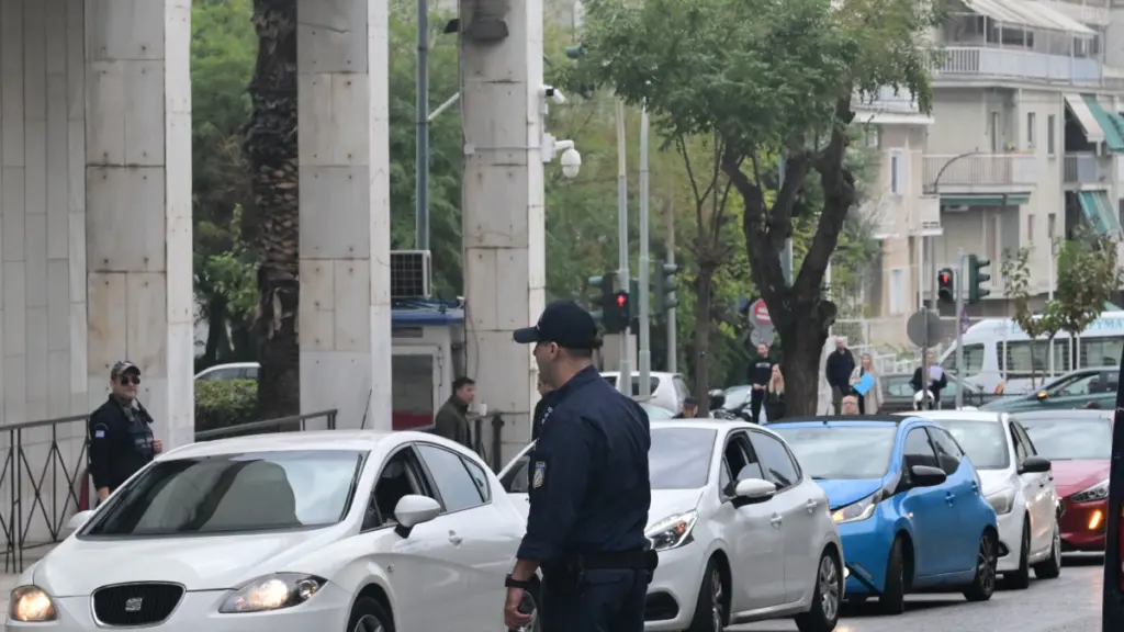 ΟΠΕΚΕΠΕ: Σε κατ’ οίκον περιορισμό με “βραχιολάκι” η σύζυγος του φερόμενου ως αρχηγού του κυκλώματος
