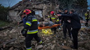 Ουκρανία: Πέντε νεκροί από ρωσικά πλήγματα – Σε ετοιμότητα οι πολωνικές δυνάμεις (βίντεο+φωτογραφίες)