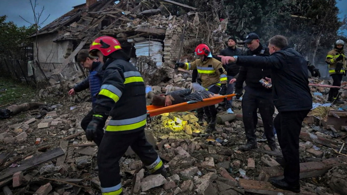 Ουκρανία: Πέντε νεκροί από ρωσικά πλήγματα – Σε ετοιμότητα οι πολωνικές δυνάμεις (βίντεο+φωτογραφίες)