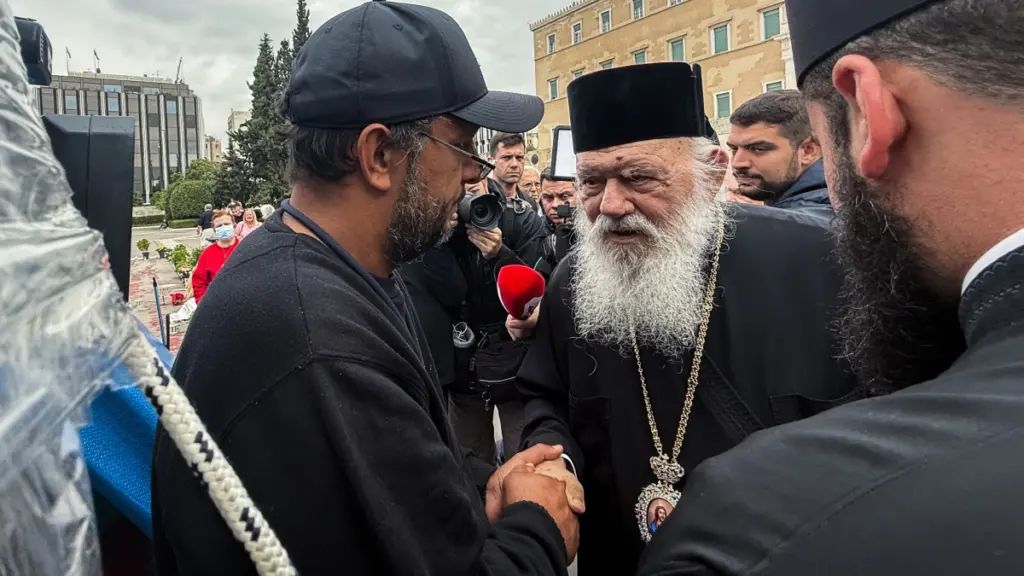 Ο συγκινητικός διάλογος του Αρχιεπισκόπου Ιερώνυμου με τον Πάνο Ρούτσι – “Όπου υπάρχει πόνος πρέπει να είμαστε κοντά” (Εικόνα + Βίντεο)