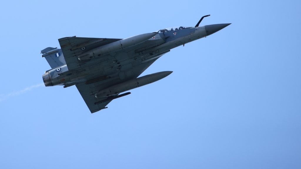 Παρέλαση 28ης Οκτωβρίου: Συγκίνησε ο πιλότος της ομάδας Ζευς – “Με φτερά πίστης και τιμής συνεχίζουμε να φυλάμε τον ουρανό της Πατρίδας”