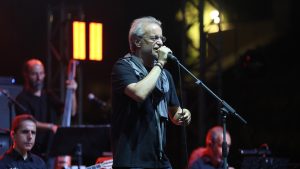 Μίλτος Πασχαλίδης: «Στη συναυλία μου, ο Δημήτρης Μητροπάνος είχε ορούς μέσα από το σακάκι του»