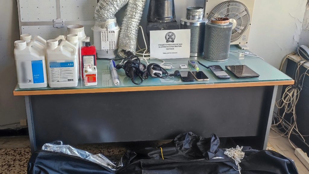 Πειραιάς: Εντοπίστηκε πλήρως εξοπλισμένο εργαστήριο καλλιέργειας κάνναβης – Συνελήφθησαν δύο άτομα (Εικόνες)