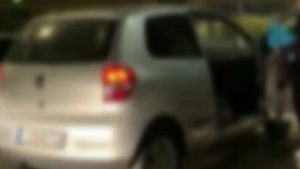 Πειραιάς: «Δεν έρχομαι μέσα γιατί θα με χτυπήσεις κι άλλο» – Σοκαριστικό επεισόδιο βίας μέσα στον δρόμο