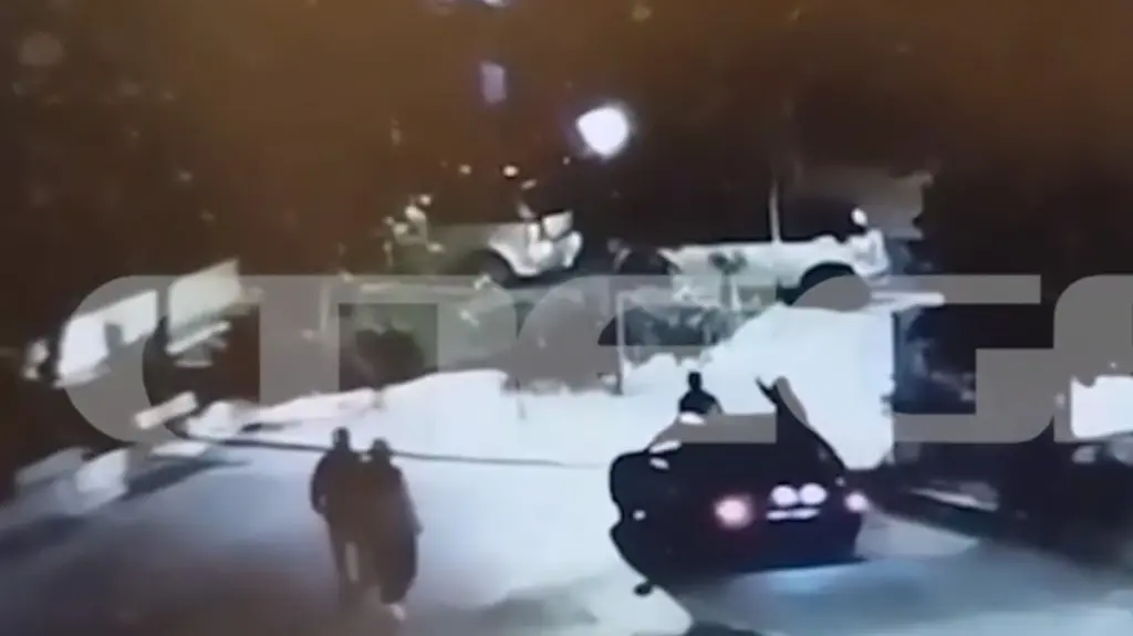 Πετρούπολη: Συμμορία ανηλίκων σπέρνει την αναστάτωση – Έβαλαν φωτιά σε κάδους και προκάλεσαν επεισόδια (Βίντεο)