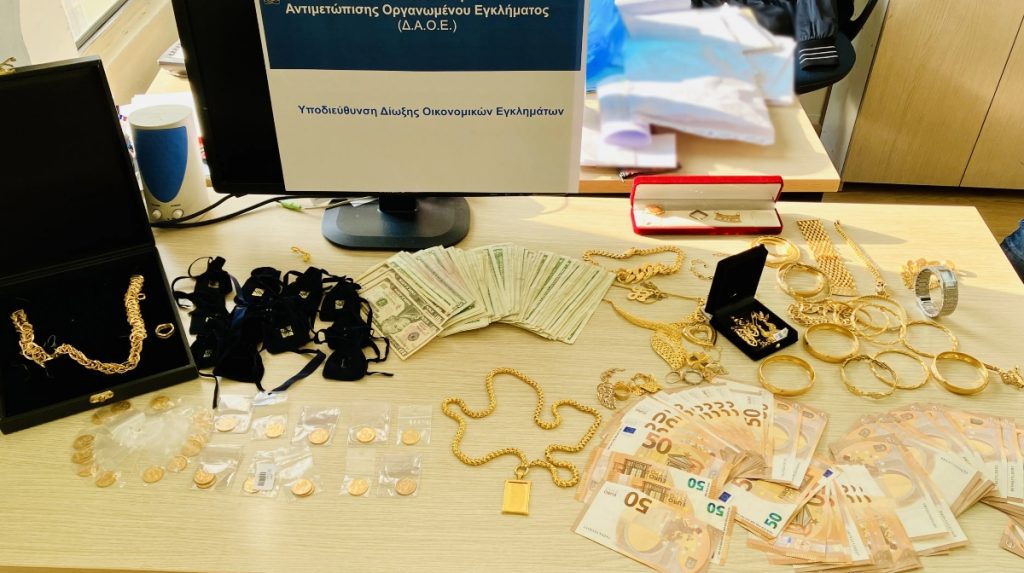 Εξαρθρώθηκε εγκληματική οργάνωση που πλαστογραφούσε έγγραφα και εξαπατούσε τον ΕΦΚΑ (Εικόνες & Βίντεο)