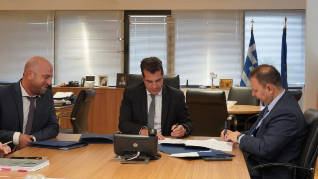Πλεύρης: Υπογράφει η μείωση δαπανών και δραστικός περιορισμός επιδομάτων στο μεταναστευτικό