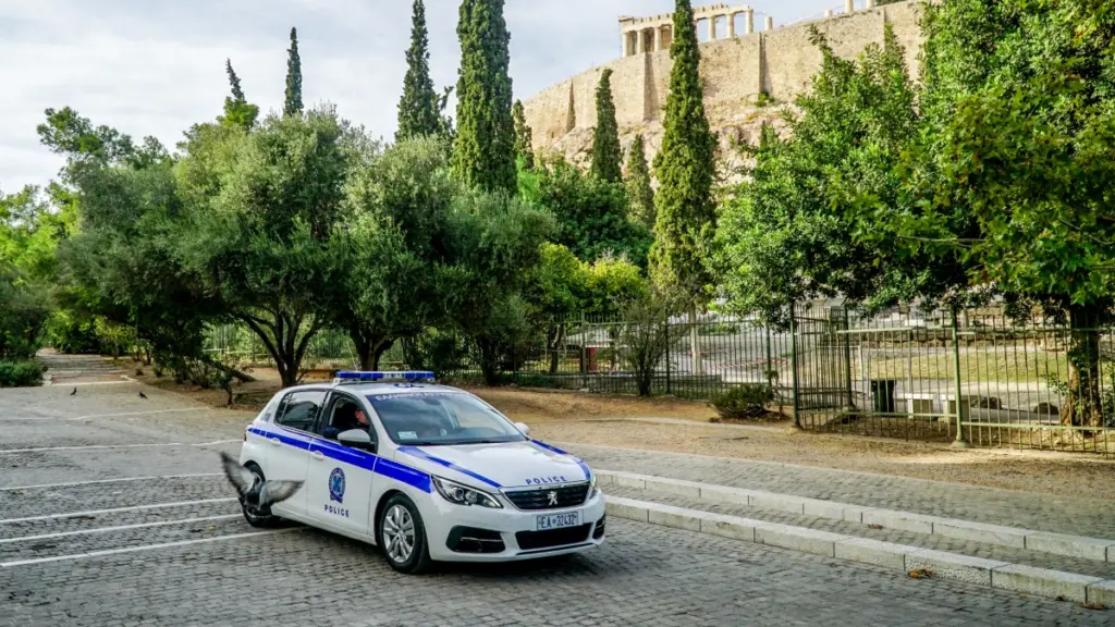 Έρχονται ένστολοι αστυνομικοί σε μουσεία και αρχαιολογικούς χώρους – Το σχέδιο της ΕΛΑΣ μετά την διάρρηξη στο Λούβρο