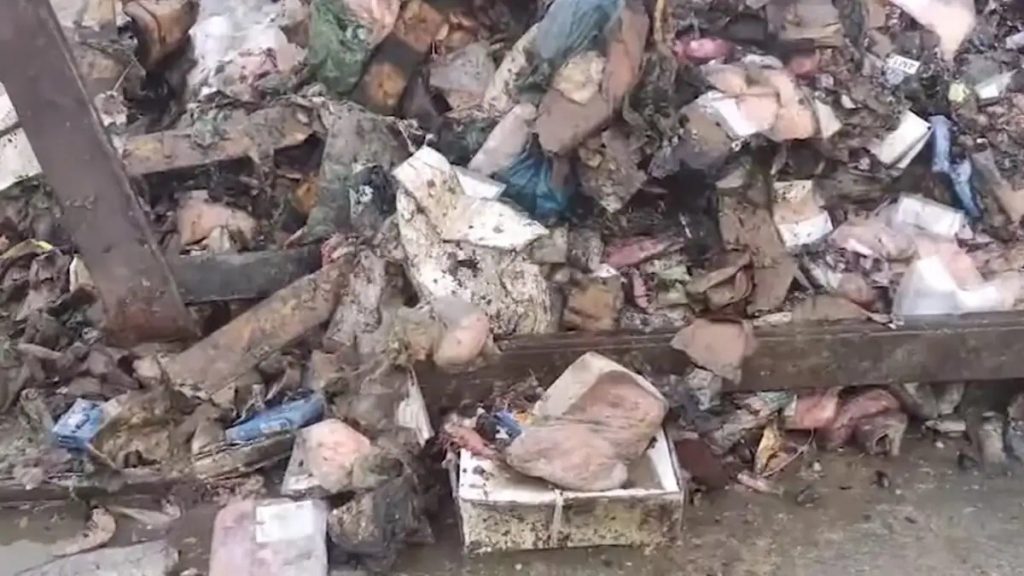 Συναγερμός στην Πρέβεζα: Απόβλητα από την Κέρκυρα θάφτηκαν παράνομα δίπλα στον ποταμό Λούρο