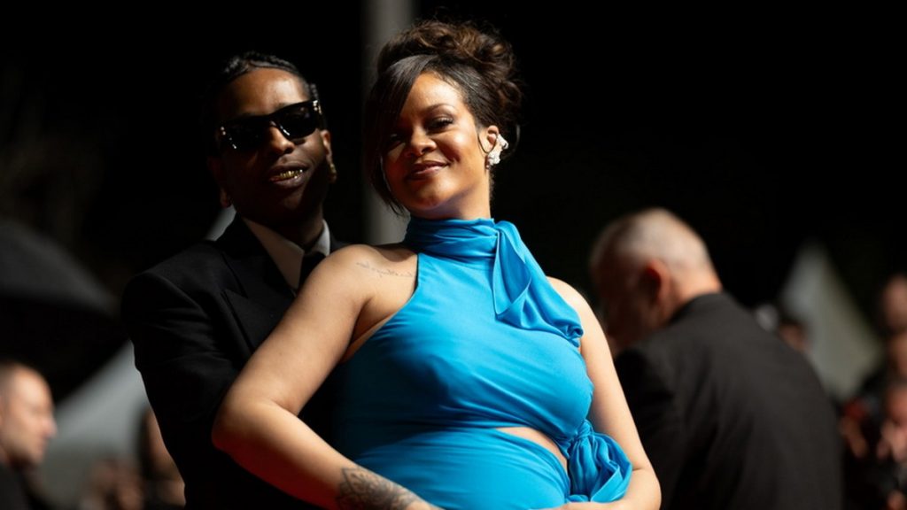 Ριάνα: Η πρώτη δημόσια εμφάνιση με τον ASAP Rocky μετά τη γέννηση της κόρης τους – Δείτε βίντεο