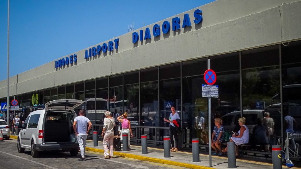 Η ανακοίνωση του αεροδρομίου της Ρόδου που προκαλεί ερωτήματα (Εικόνα)
