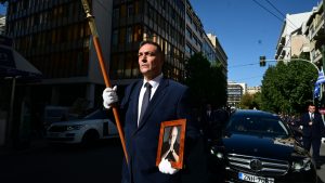 Διονύσης Σαββόπουλος: Με δάκρυα και τραγούδια αποχαιρέτησε η Ελλάδα τον σπουδαίο τραγουδοποιό (Εικόνες & Βίντεο)
