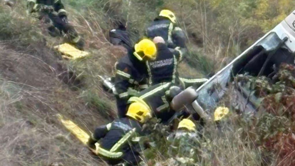 Σερβία: Τρεις νεκροί και δεκάδες τραυματίες από ανατροπή λεωφορείου