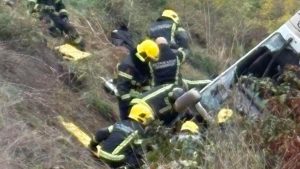 Σερβία: Τρεις νεκροί και δεκάδες τραυματίες από ανατροπή λεωφορείου