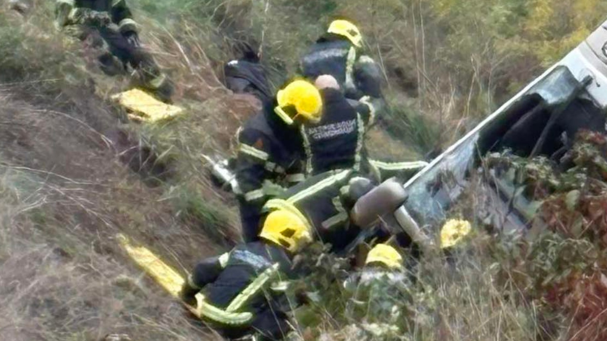 Σερβία: Τρεις νεκροί και δεκάδες τραυματίες από ανατροπή λεωφορείου