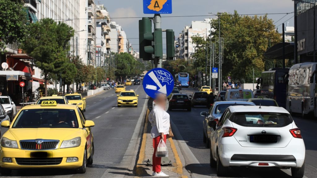 Γνωστός πλαστικός χειρουργός ξυλοκόπησε 43χρονη οδηγό στη μέση της Συγγρού