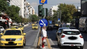Γνωστός πλαστικός χειρουργός ξυλοκόπησε 43χρονη οδηγό στη μέση της Συγγρού