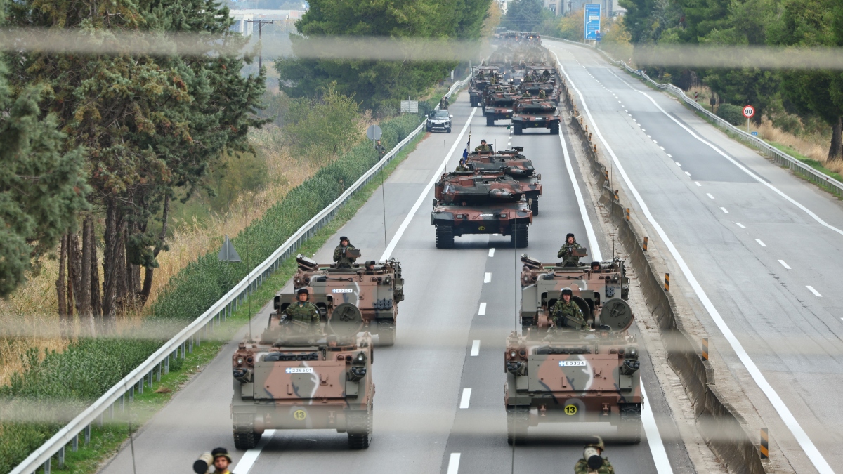 Θεσσαλονίκη: Εντυπωσιακή η πρόβα της στρατιωτικής παρέλασης για την 28η Οκτωβρίου (Εικόνες & Βίντεο)