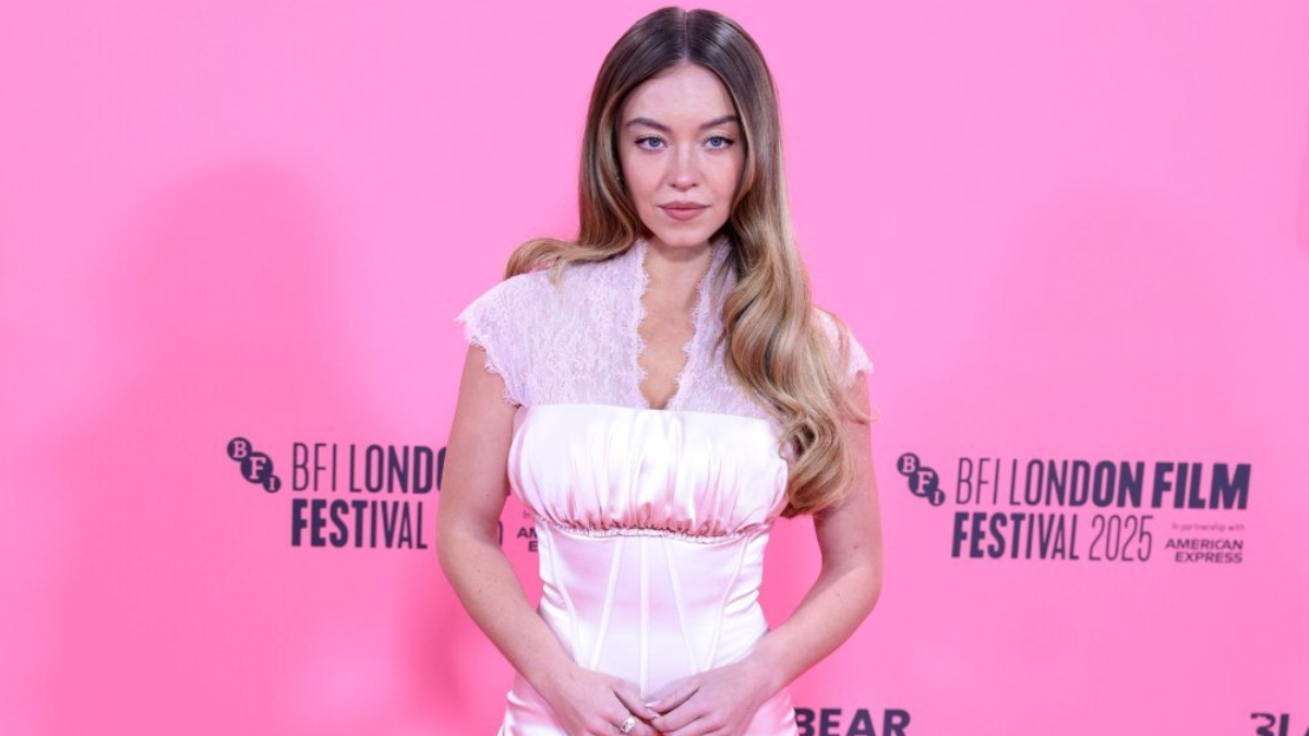 Σίντνεϊ Σουίνι: Χωρίς σουτιέν σε εκδήλωση στο Λος Άντζελες – Το βίντεο που έχει γίνει viral