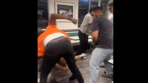 ΗΠΑ: Έγινε το… Τέξας σε εστιατόριο fast food – Λανθασμένη παραγγελία μετέτρεψε το μαγαζί σε ρινγκ (βίντεο)