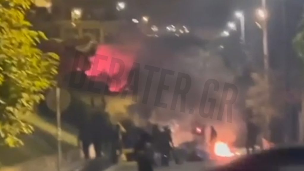 Θεσσαλονίκη: Κουκουλοφόροι έβαλαν φωτιές σε κάδους δίπλα σε νοσοκομείο – Δείτε βίντεο του DEBATER από τα άγρια επεισόδια