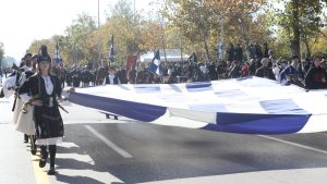 Σε εξέλιξη η στρατιωτική παρέλαση στην  Θεσσαλονίκη – Δείτε LIVE εικόνα