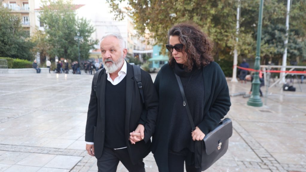Χρήστος Θηβαίος για Διονύση Σαββόπουλο:  «Χάσαμε όλοι τον παππού μας που μας έλεγε παραμύθια – ”Έφυγε” το πρωτότυπο, έμειναν τα αντίγραφα»