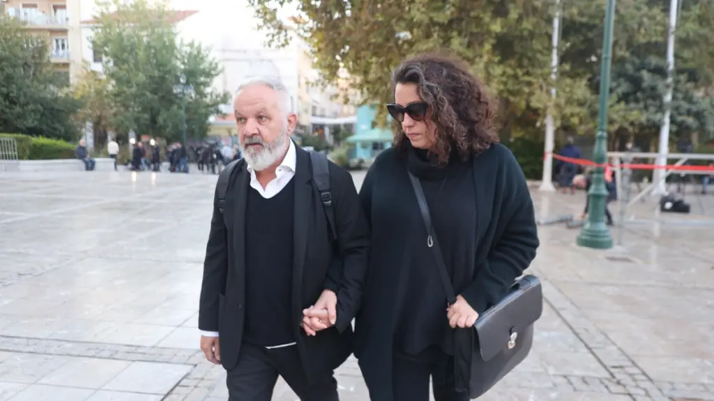 Χρήστος Θηβαίος για Διονύση Σαββόπουλο:  «Χάσαμε όλοι τον παππού μας που μας έλεγε παραμύθια – ”Έφυγε” το πρωτότυπο, έμειναν τα αντίγραφα»