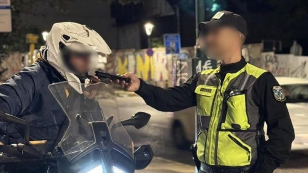 H ΕΑΕΕ στηρίζει και φέτος τη Διεύθυνση Τροχαίας Αττικής με δωρεά αλκοολομέτρων