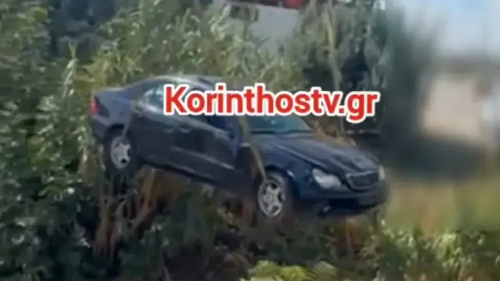 Άγιοι Θεόδωροι: ΙΧ έπεσε σε ποτάμι – Ανασύρθηκε με γερανό (Βίντεο)