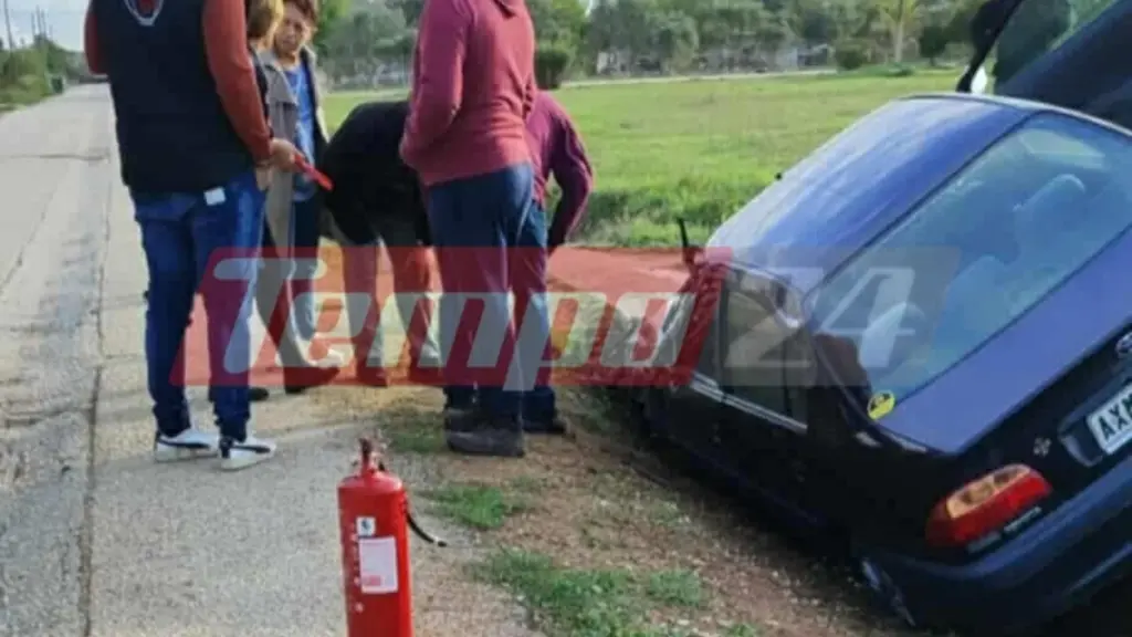 Αχαΐα: Σοβαρό τροχαίο με εκσκαφέα που παρέσυρε ΙΧ – Στο νοσοκομείο ο οδηγός που έπεσε σε χαντάκι (Εικόνες)