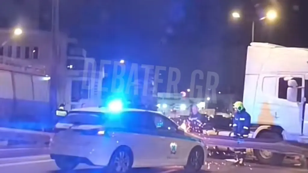 Τροχαίο στον Κηφισό: Βίντεο από το σημείο του ατυχήματος – Νταλίκα προσέκρουσε στις προστατευτικές μπάρες (Εικόνα)