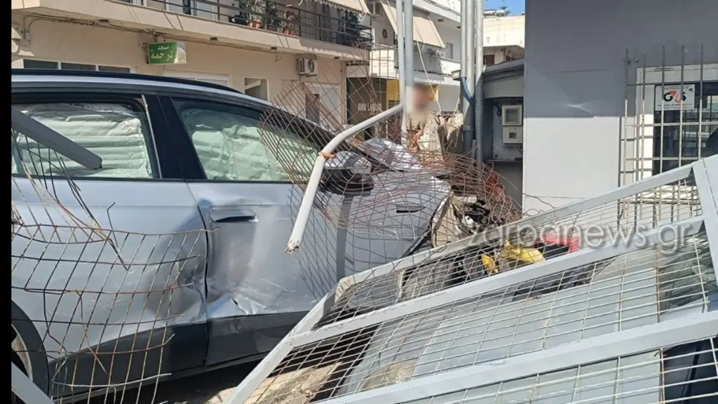 Χανιά: Εικόνες από σοκαριστικό τροχαίο στο κέντρο της πόλης – Στο νοσοκομείο ένα άτομο