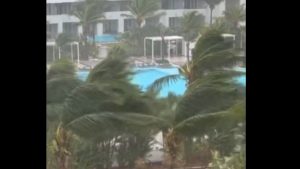 Φονικός τυφώνας χτυπάει την Τζαμάικα – Τρεις νεκροί, πάνω από τα 280 χλμ φτάνει η ταχύτητα των ανέμων