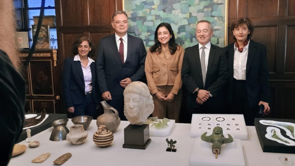 Υπουργείο Πολιτισμού: Επιστρέφουν από τη Νέα Υόρκη 29 αρχαιότητες στην Ελλάδα (Φωτογραφίες)