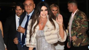 Κίμπερλι Γκίλφοϊλ: Η εκθαμβωτική εμφάνιση και το συρτάκι στο πάρτι του Αργυρού – “Δεν θα απογοητεύσω την Ελλάδα” (βίντεο)