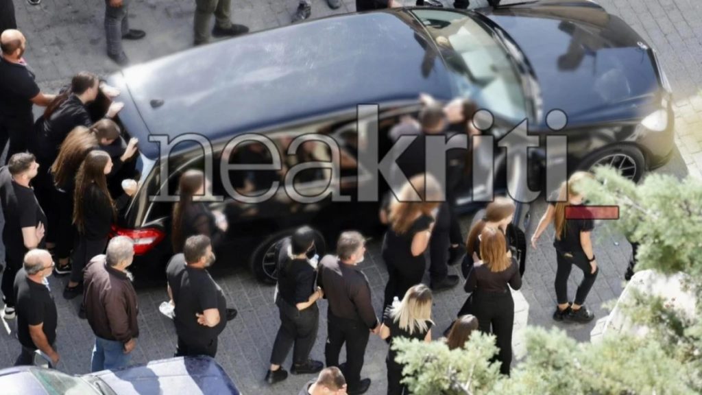 Βορίζια: Αυτή την ώρα η κηδεία του 39χρονου Φανούρη, σπαρακτικές κραυγές – Επί ποδός η ΕΛΑΣ για τυχόν αντίποινα (βίντεο, φωτογραφίες)