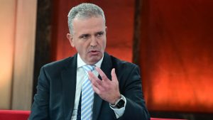 ΕΛΤΑ: Προς παραίτηση ο CEO, Γρηγόρης Σκλήκας – Έκτακτη κυβερνητική σύσκεψη υπό τον Μητσοτάκη, αναμένονται αποφάσεις