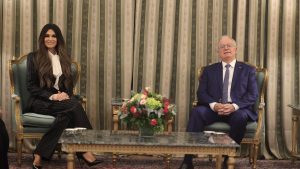 Στο Προεδρικό Μέγαρο η Κίμπερλι Γκίλφοϊλ – Επέδωσε τα διαπιστευτήριά της στον Τασούλα (βίντεο)