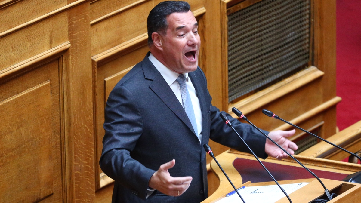 Έξαλλος ο Γεωργιάδης με τον Νατσιό: “Φέρνετε στη Βουλή ψεύτικες φωτογραφίες από το Διαδίκτυο, είστε λαϊκιστές”