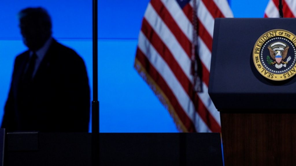 ΗΠΑ: Ο Τραμπ και η απειλή του “κομμουνισμού” με φόντο τις βαριές εκλογικές ήττες των Ρεπουμπλικάνων