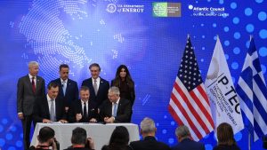 Exxon Mobil Helleniq Energy και Energean υπέγραψαν συμφωνία για τους υδρογονάνθρακες στο Ιόνιο – Η πρώτη γεώτρηση μετά από 40 χρόνια