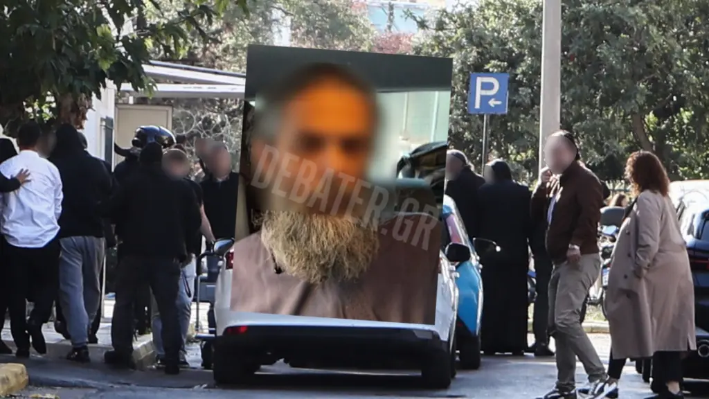 Φωτογραφία από τη σύλληψη του ιερέα-Youtuber – Απολογείται στον ανακριτή μαζί με τους άλλους 7 της “ιερής” σπείρας με τα ναρκωτικά