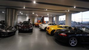 Η ΑΑΔΕ “ξεσκέπασε” μεγάλη κομπίνα με πολυτελή μεταχειρισμένα οχήματα – Πώς η σπείρα γλίτωνε τον ΦΠΑ