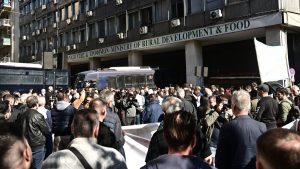 Σε εξέλιξη το αγροτικό συλλαλητήριο στην Αθήνα – Συγκέντρωση στο υπ. Αγροτικής Ανάπτυξης και πορεία προς τον ΟΠΕΚΕΠΕ (εικόνες)