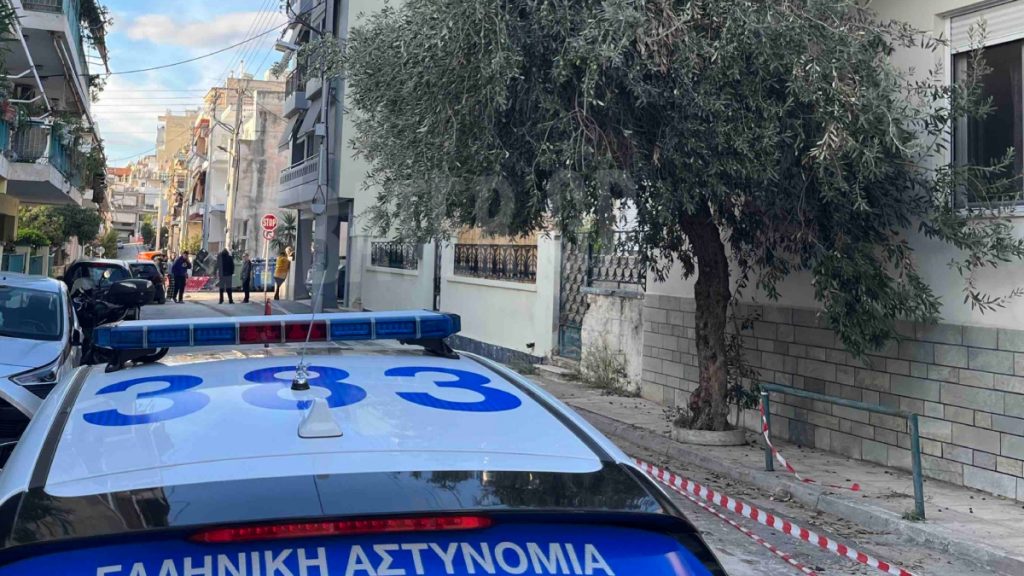 Συναγερμός στη Νίκαια: Πυρπόλησαν το αυτοκίνητο σωφρονιστικού υπαλλήλου – Βρέθηκε και χειροβομβίδα στην αυλή του