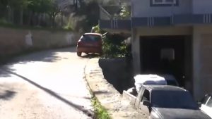 Αχαΐα: Ο θείος χτύπησε σε γωνία, ζαλίστηκε κι έπεσε από τη μάντρα αγκαλιά με τον 3χρονο – Ανείπωτος πόνος για τον μικρό Ανδρέα