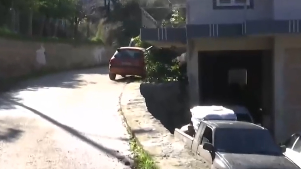 Αχαΐα: Ο θείος χτύπησε σε γωνία, ζαλίστηκε κι έπεσε από τη μάντρα αγκαλιά με τον 3χρονο – Ανείπωτος πόνος για τον μικρό Ανδρέα