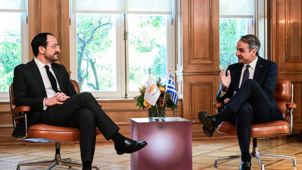 Συνάντηση Μητσοτάκη – Χριστοδουλίδη στο Μαξίμου: “Σημαντικό να συντονίζουμε το έργο μας” – “Άριστη η συνεργασία με την Ελλάδα”