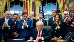 Το νέο δόγμα Τραμπ: Σκληρή γραμμή στην μετανάστευση, προειδοποιήσεις για την Ευρώπη και επιρροή στη Λατινική Αμερική